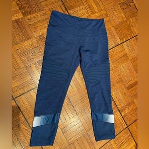 Just Live Wall+Water Yoga Capri Pants Blue Size Medium